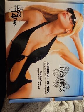 Luminess Airbrush Tanning Kit with Black Accents